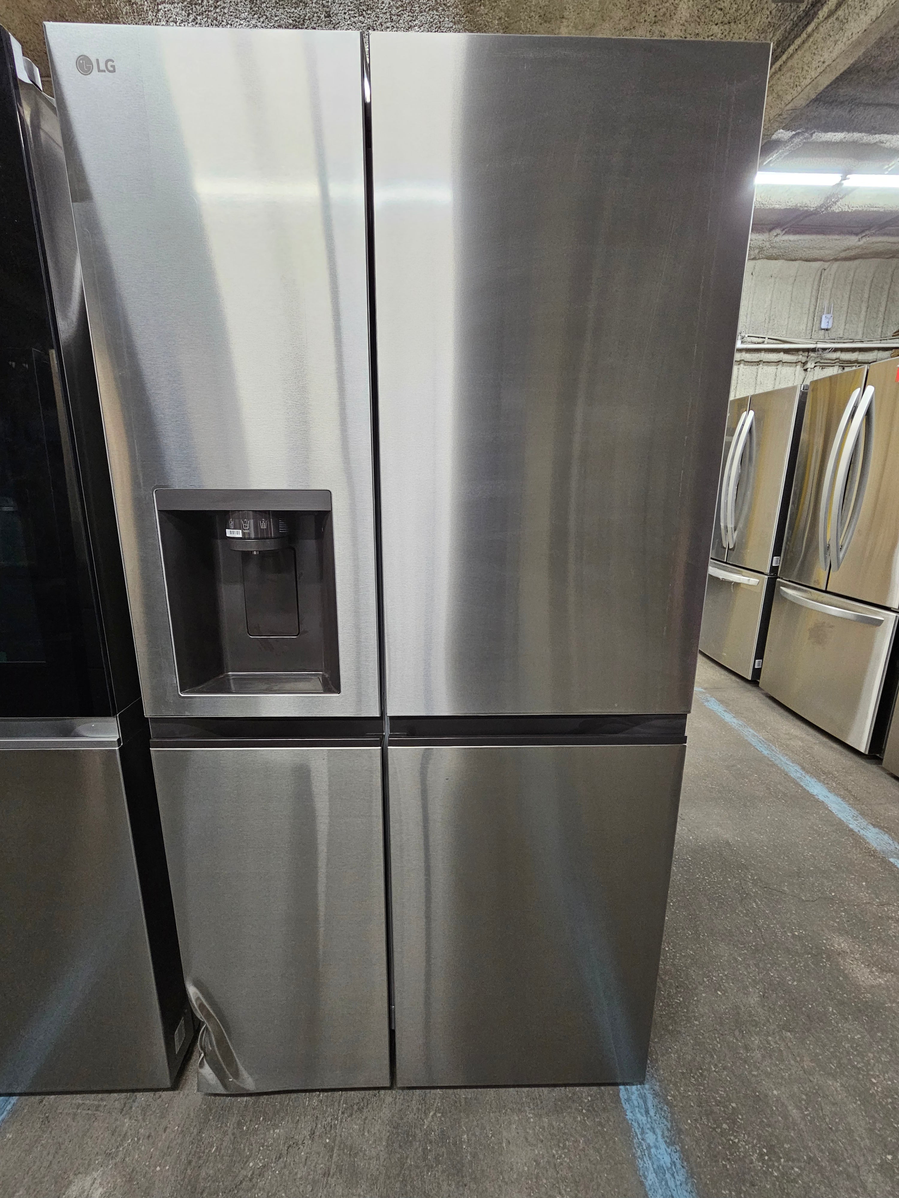 *CLEARANCE* LG 27 cu. ft. Side by Side Smart Refrigerator w/ Craft Ice, External Ice and Water Dispenser in PrintProof Stainless Steel