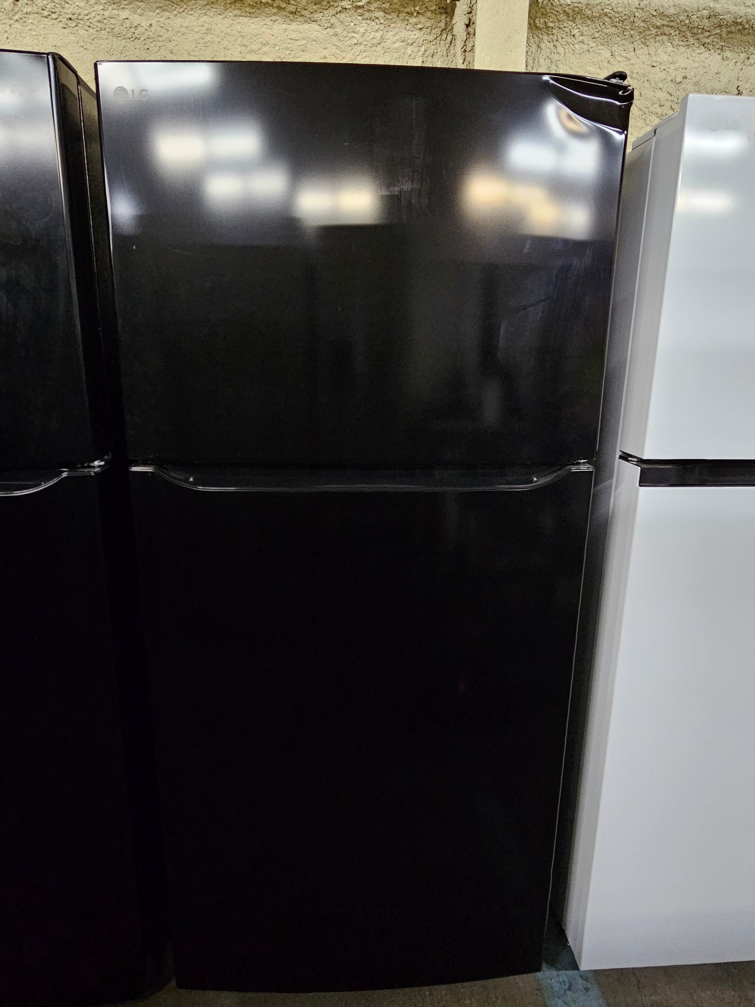 LG 20.2 Cu. Ft. Top-Freezer Refrigerator Black