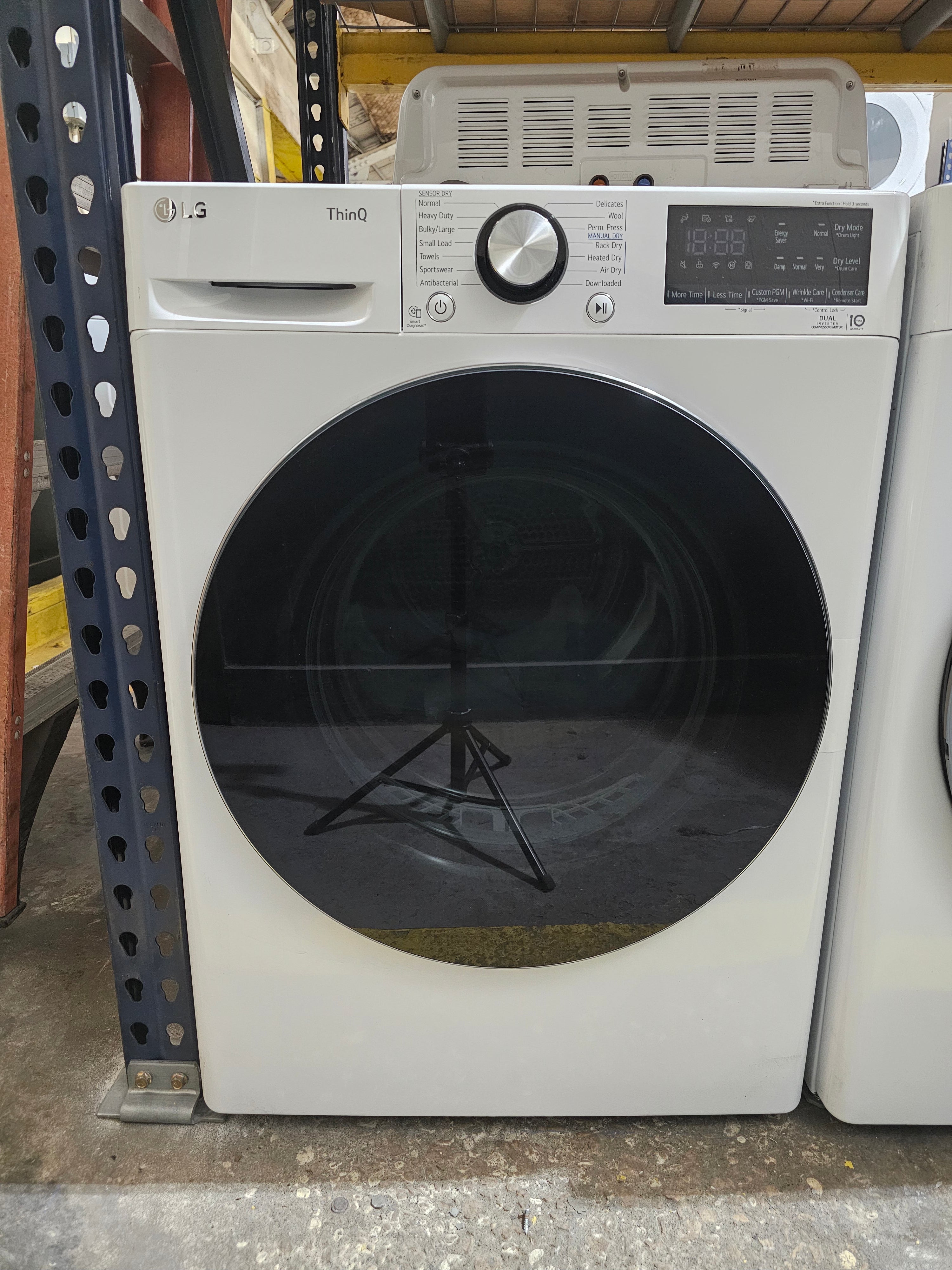 LG - 4.2 Cu. Ft. Stackable Smart Electric Dryer with Dual Inverter HeatPump - White