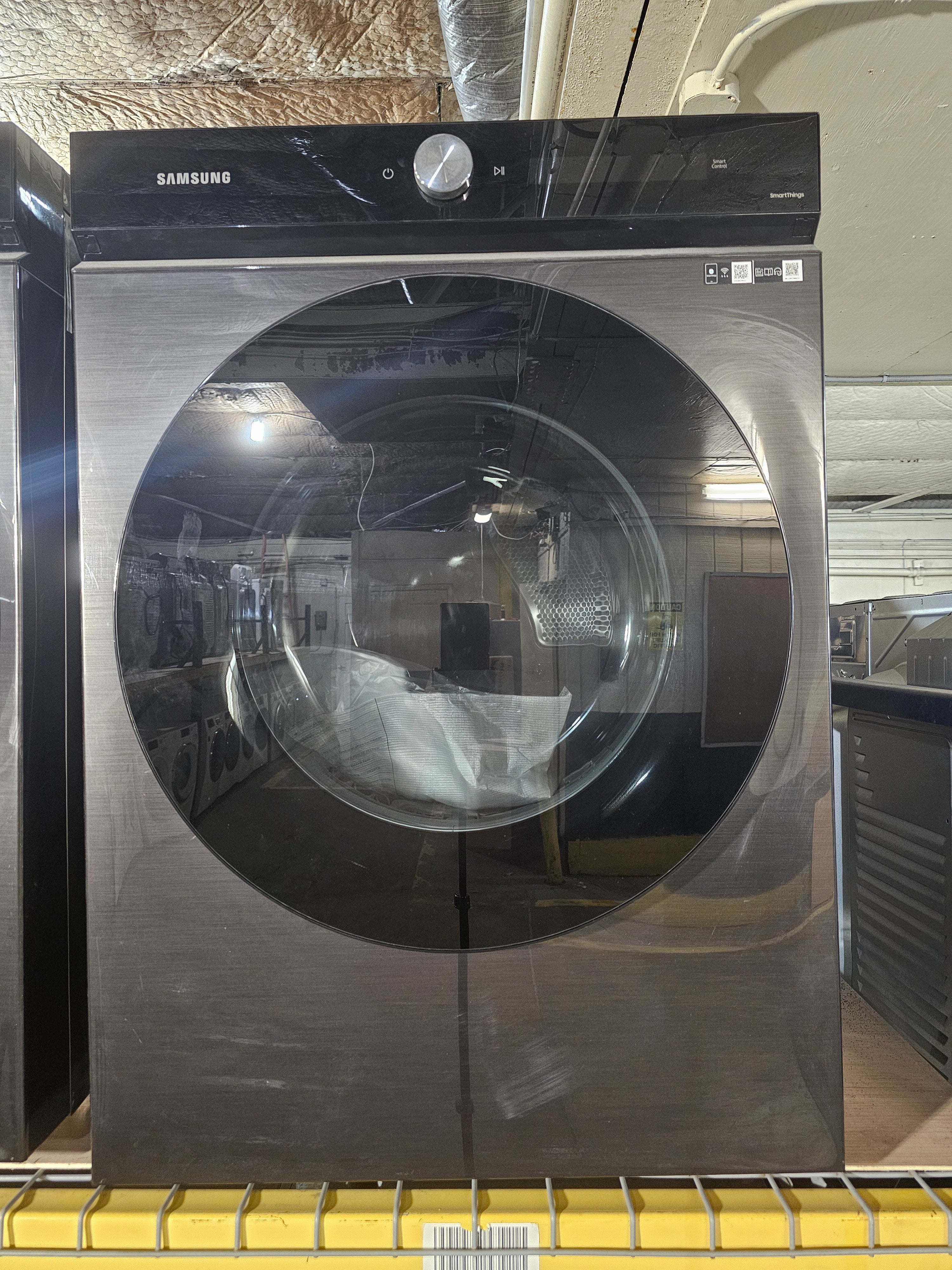 Samsung Bespoke 7.6 cu. ft. Ultra-Capacity Vented Smart Electric Dryer in Brushed Black with Super Speed Dry and AI Smart Dial