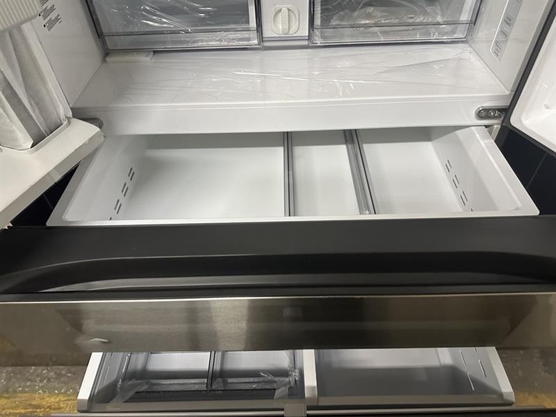 *CLEARANCE* Samsung  BESPOKE 29 cu. ft. 4-Door Blue & Stainless Steel