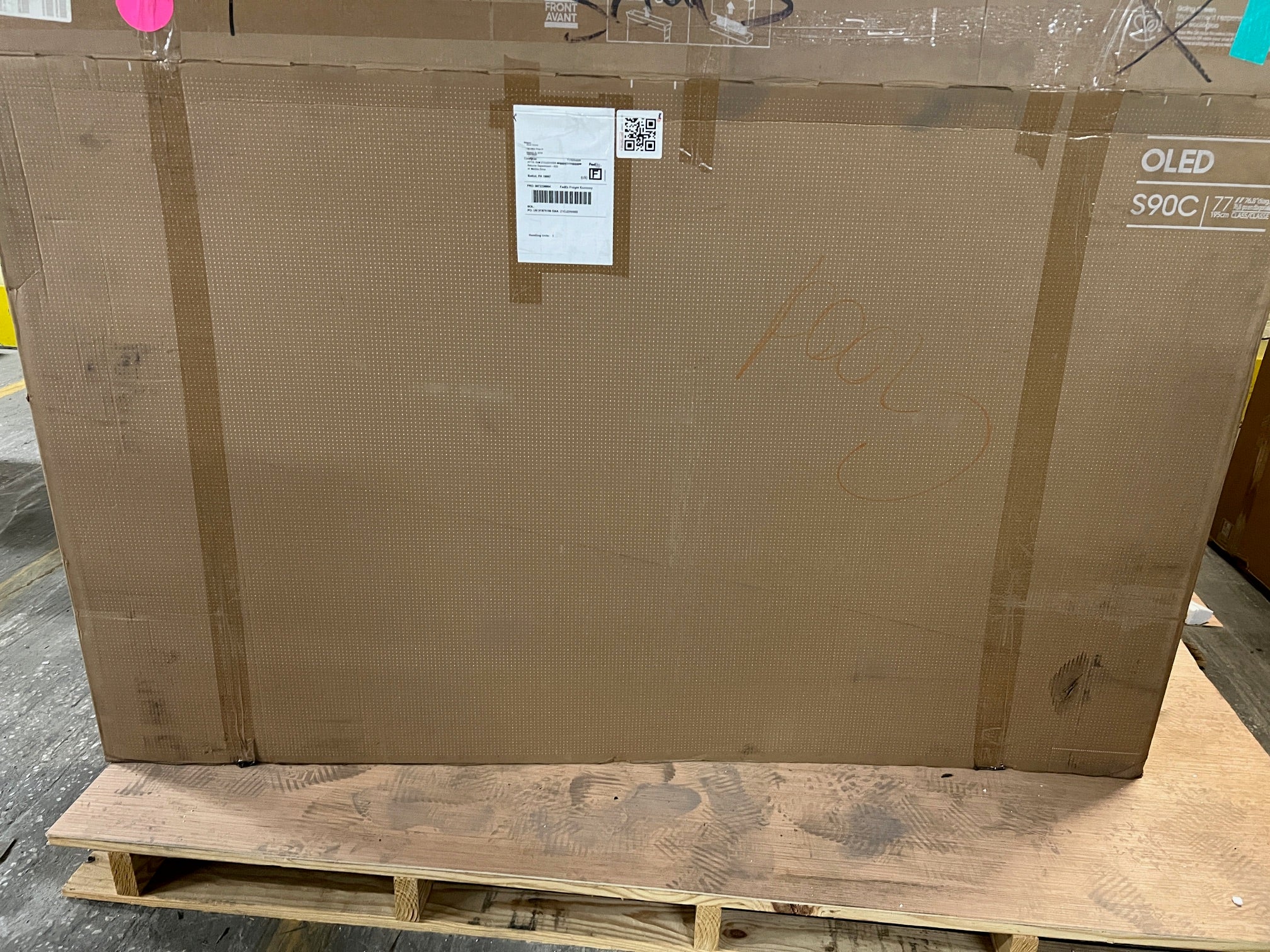 SAMSUNG 77" Class S90C OLED 4K Smart TV 2023 *SCREEN HAS BLACK SPOT*