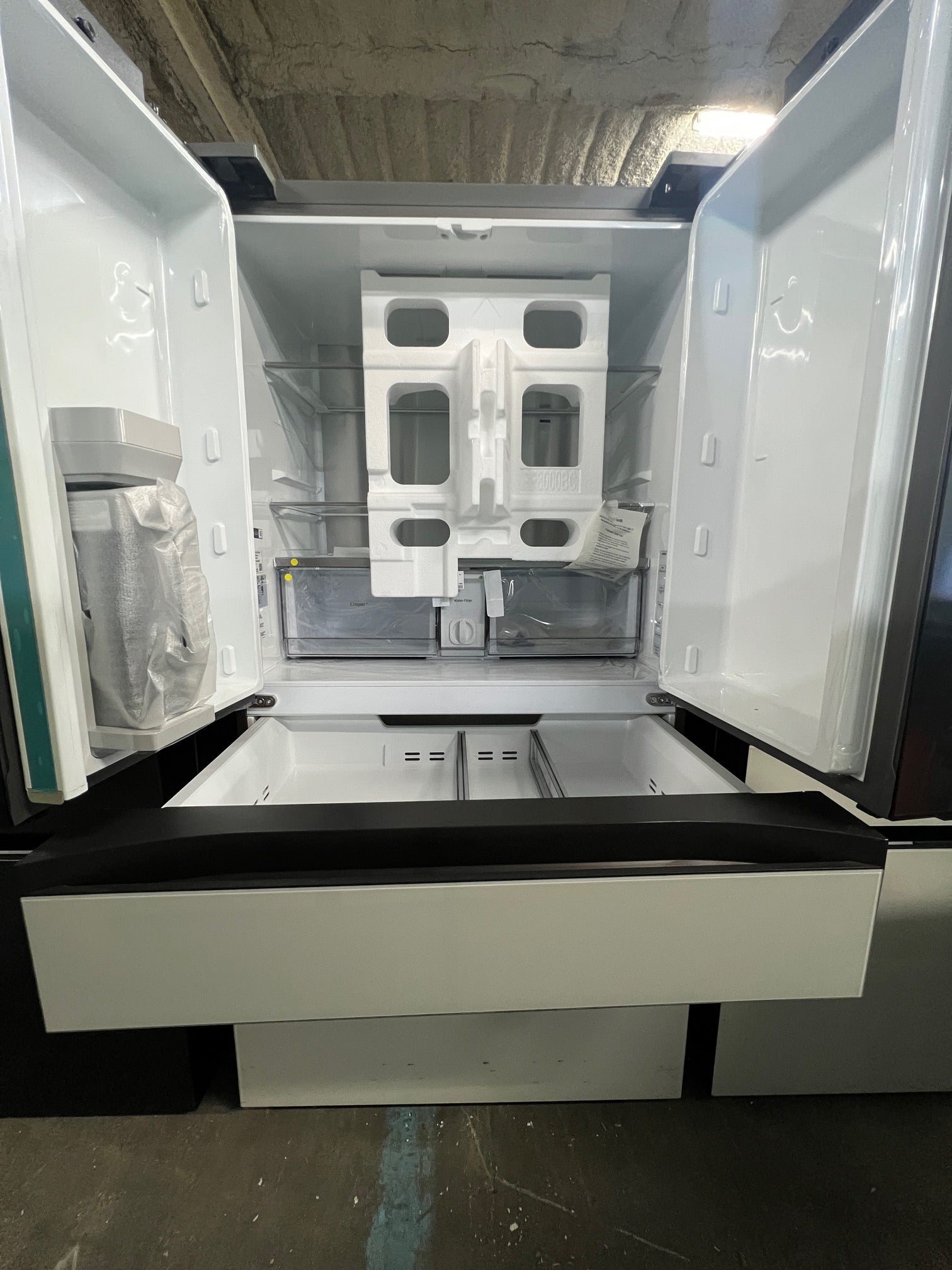 Samsung  BESPOKE 23 cu. ft. Counter Depth 4-Door Blue & White