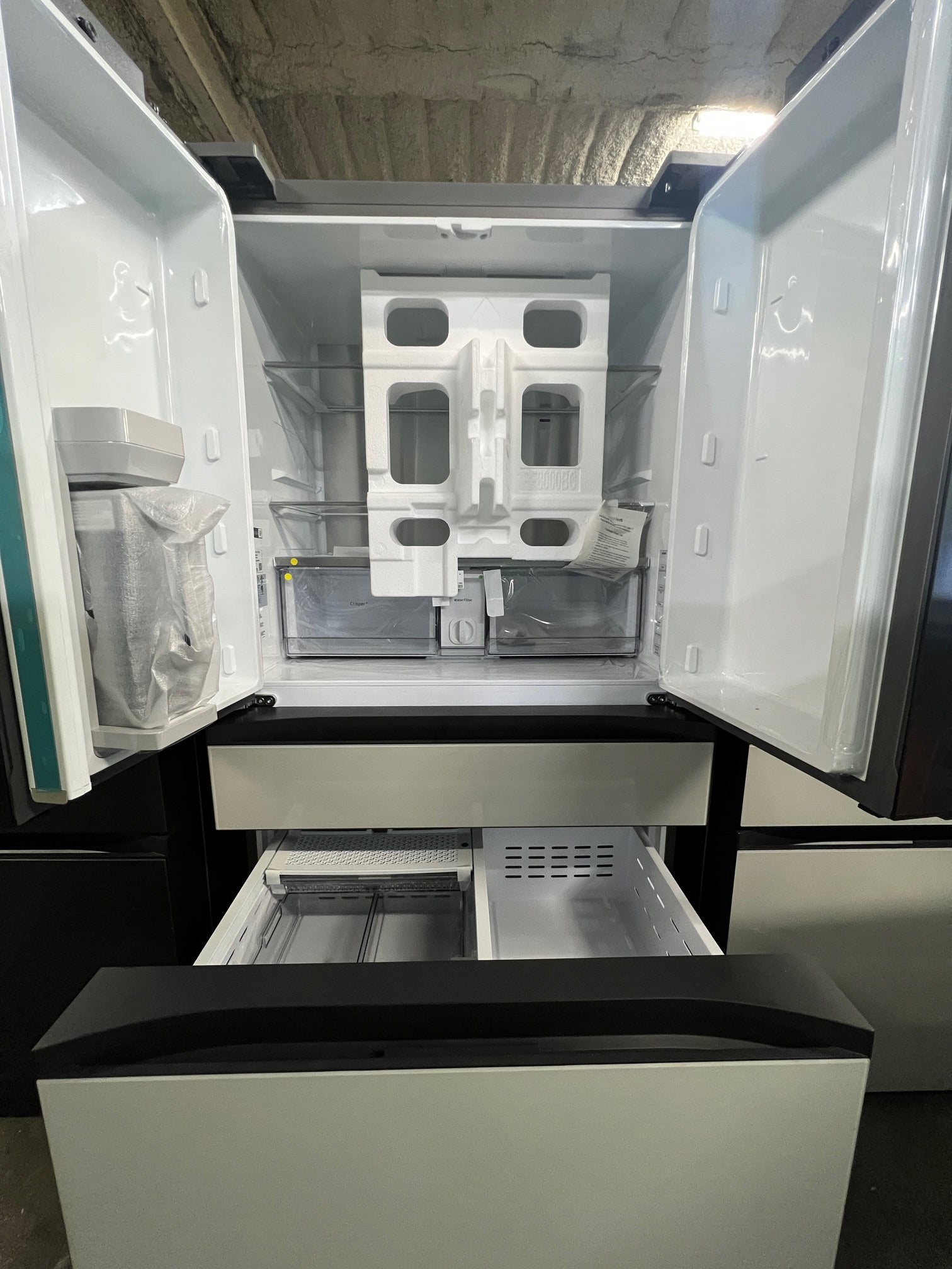 Samsung  BESPOKE 23 cu. ft. Counter Depth 4-Door Blue & White