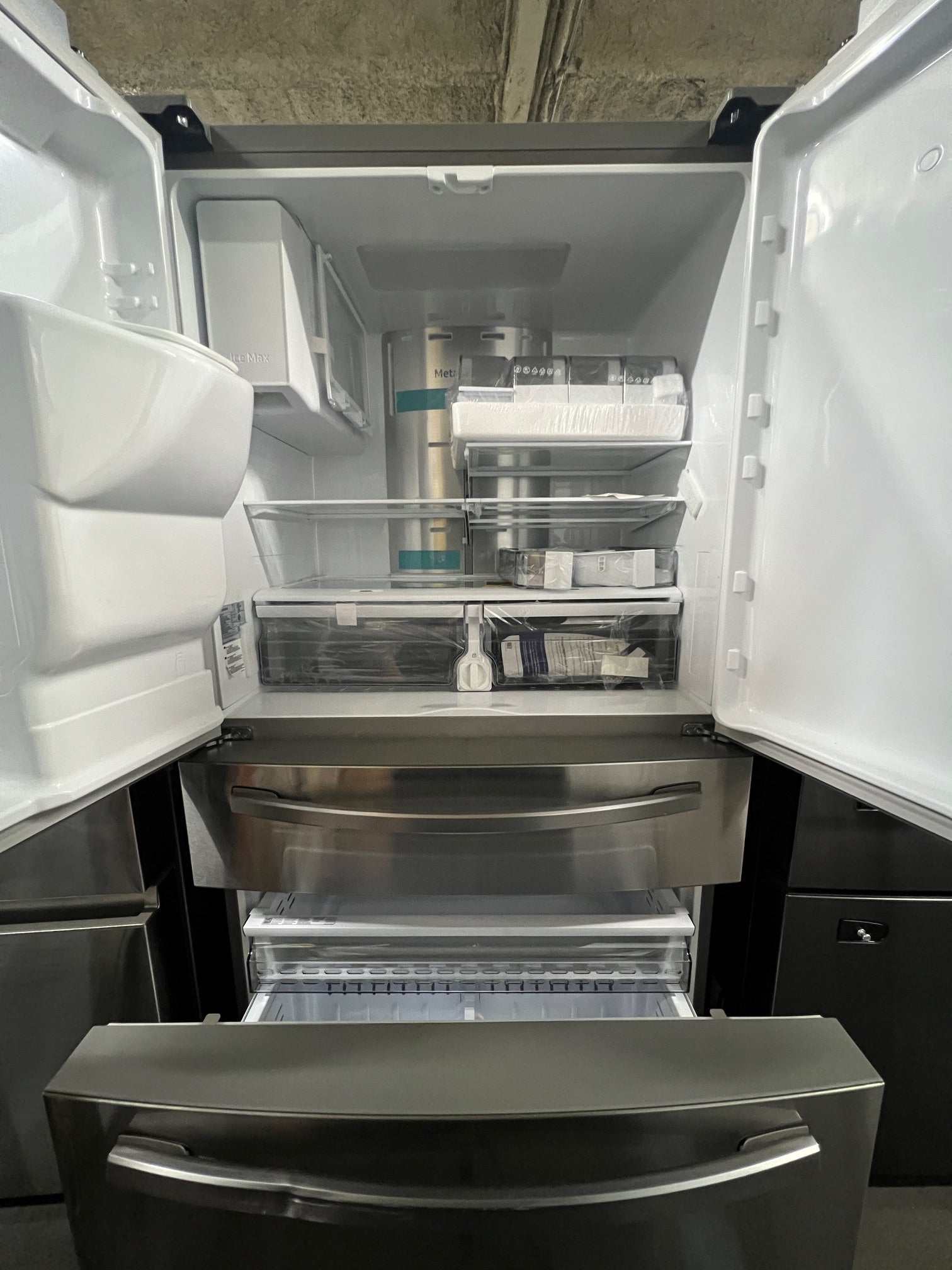 Samsung - Family Hub 22.2 Cu. Ft. 4-Door French Door Counter-Depth Fingerprint Resistant Refrigerator - Stainless Steel