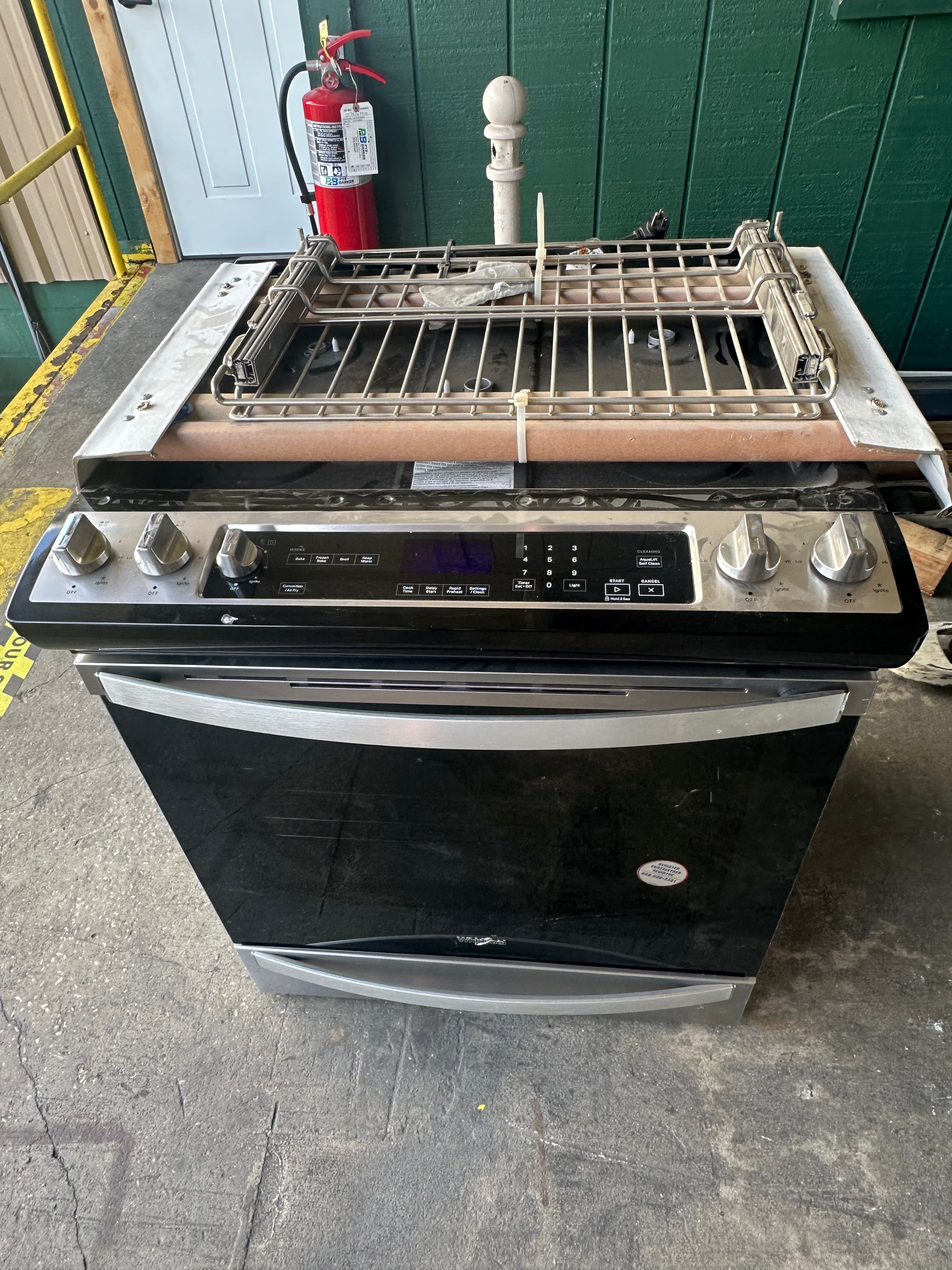 WHIRLPOOL 30 in. 5.0 cu.ft. Gas Range with Self-Cleaning Oven in Stainless Steel