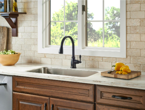 Canton Single-Handle Pull-Down Sprayer Kitchen Faucet in Tuscan Bronze