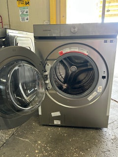 Bespoke 5.3 cu. ft. Ultra Capacity Front Load Washer with Super Speed Wash and AI Smart Dial in Silver Steel