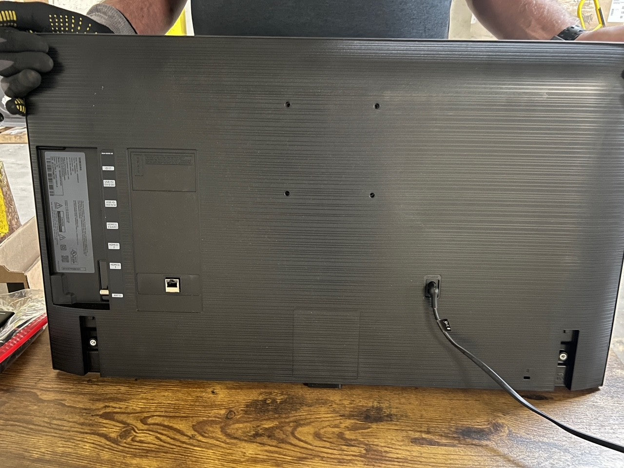 SAMSUNG 32" Class Q60C QLED 4K Smart TV 2023